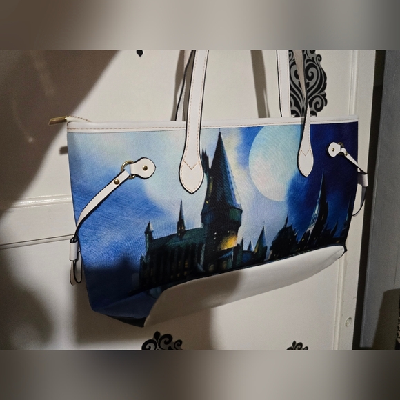 Hogwarts castle shoulder tote (CUSTOM MADE) - Picture 5 of 8
